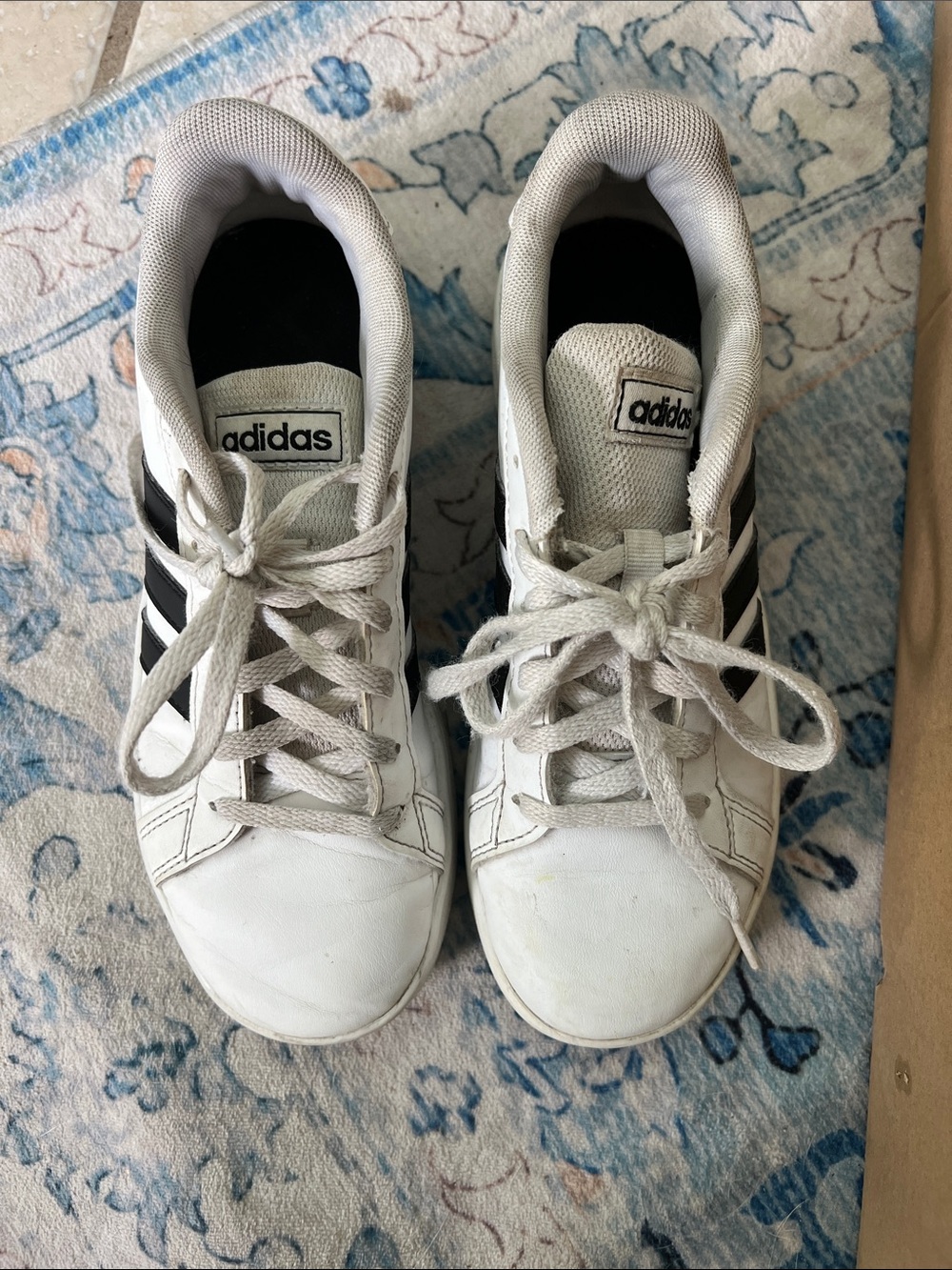 adidas Kids White Sneakers with Black Stripes size 3